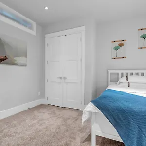 2* Pensión West Cozy Retreat By Host Launch