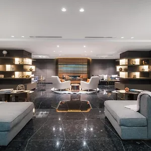 4* Hotel Paradox