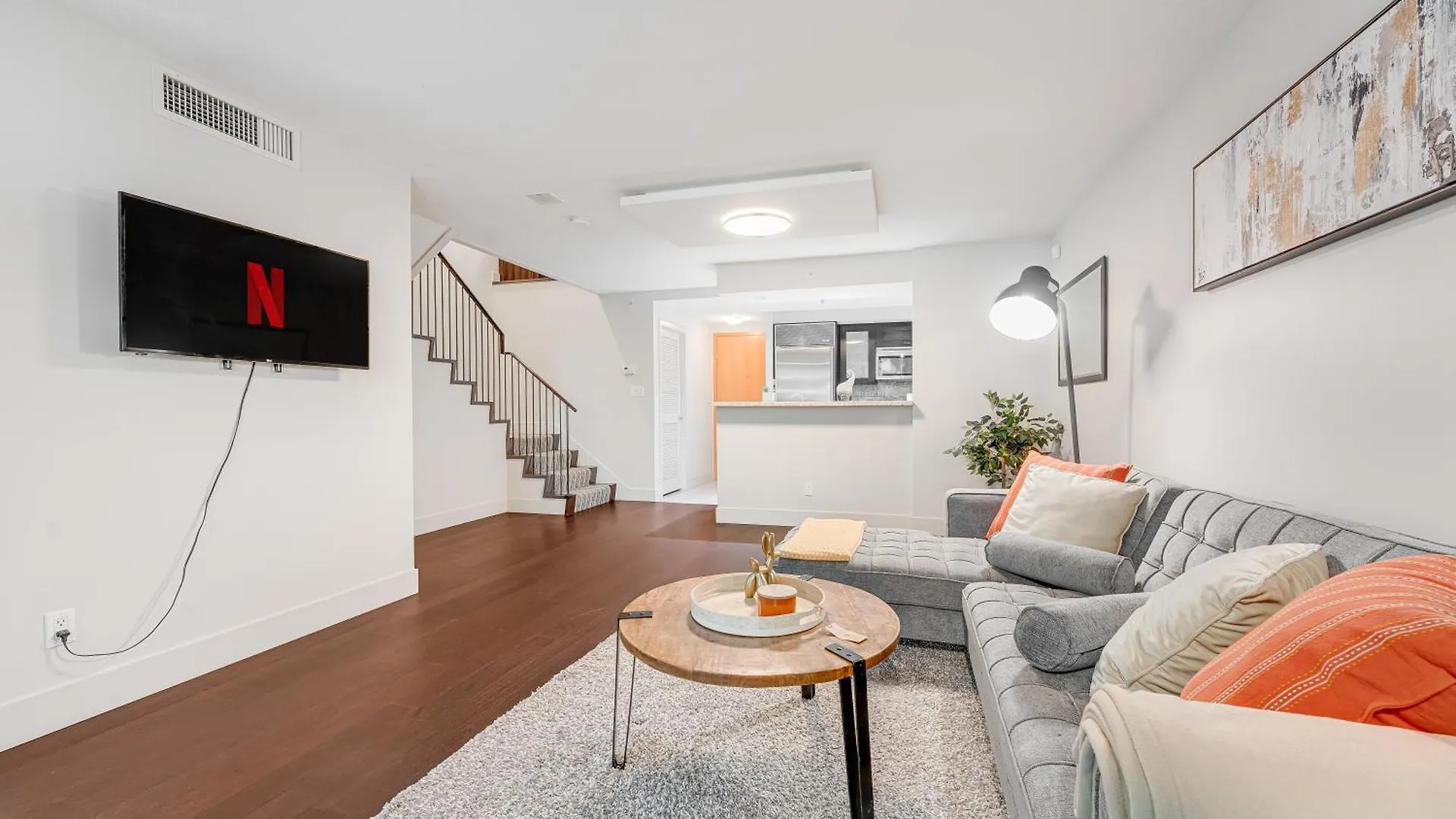 Modern Two-Bedroom Waterfront Apartment With Panoramic Coal Harbour Views And Luxurious Amenities Vancouver