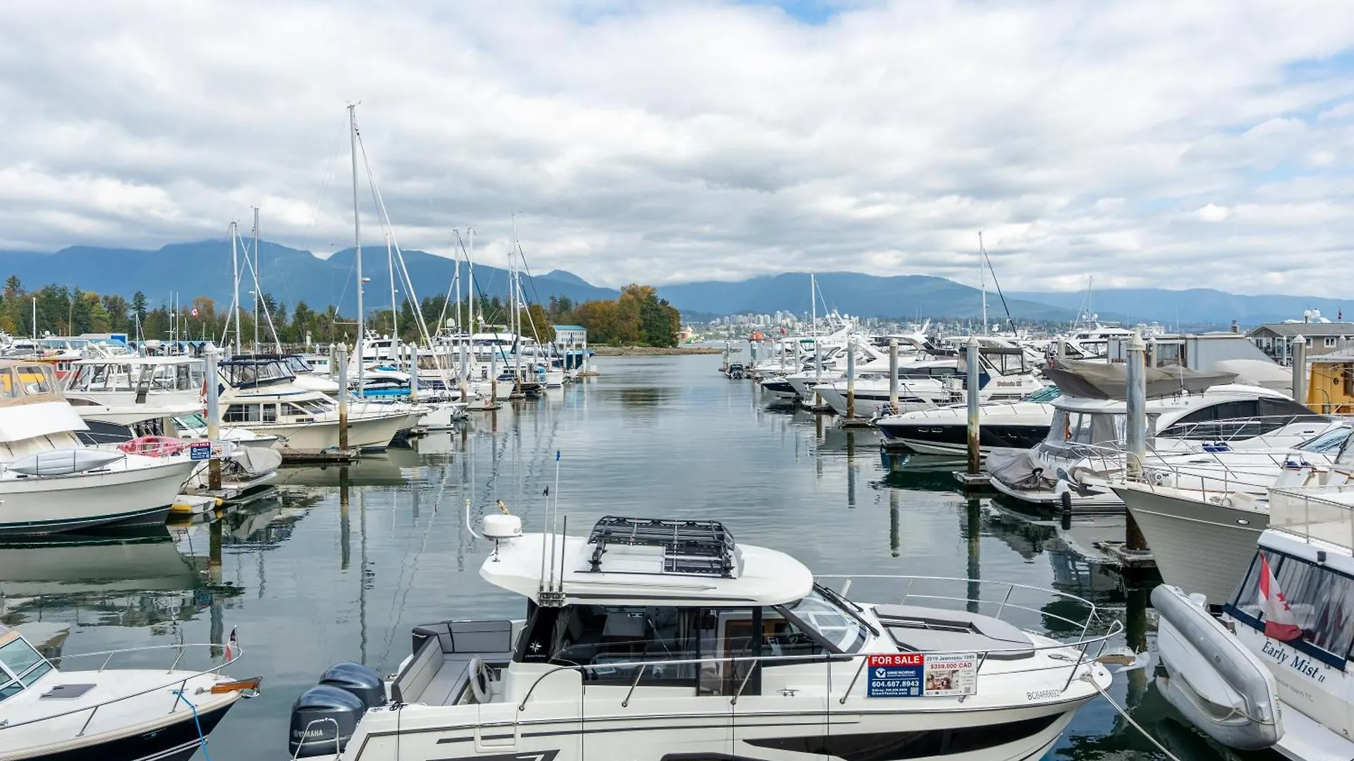 Modern Two-Bedroom Waterfront Apartment With Panoramic Coal Harbour Views And Luxurious Amenities Vancouver Canada