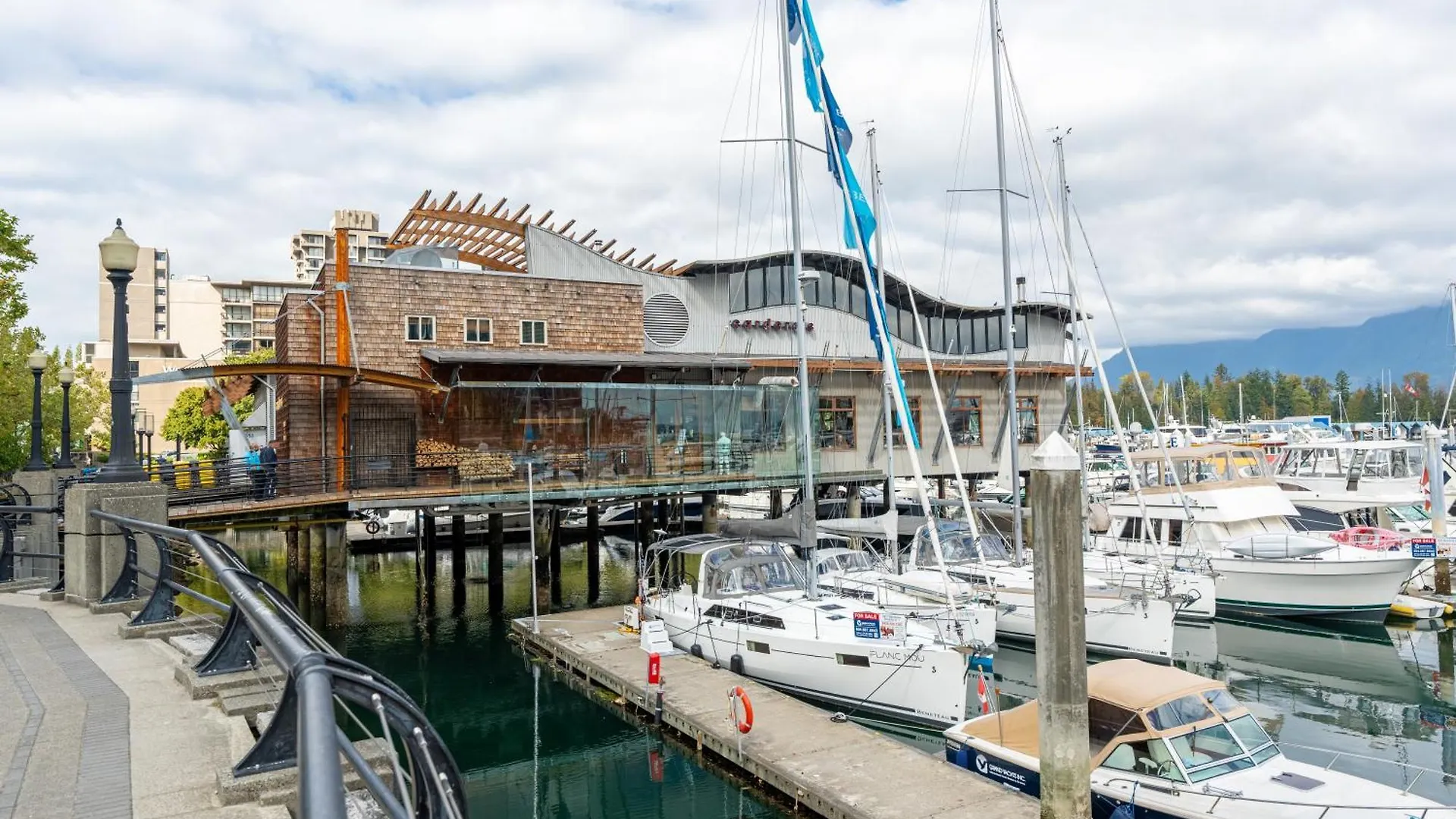 Modern Two-Bedroom Waterfront Apartment With Panoramic Coal Harbour Views And Luxurious Amenities Vancouver